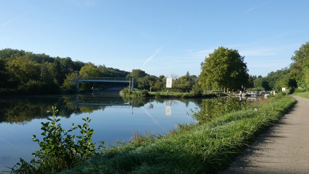Ecluse de la Place , partage entre l'ancien et le nouveau canal de Briare